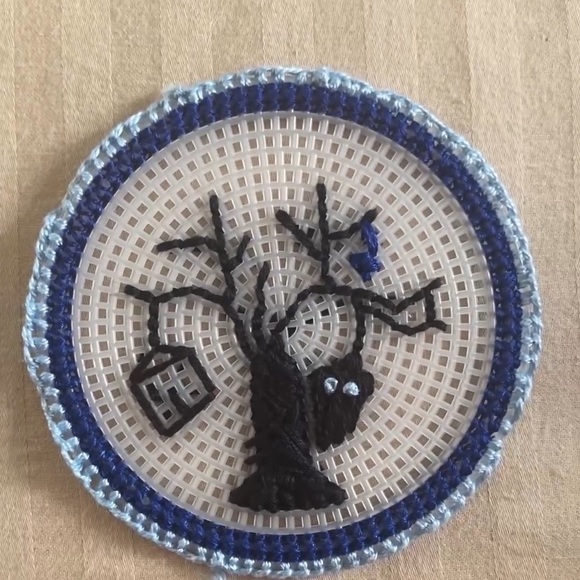 Halloween door hanging hand embroidery art tree hunted house ghost sotry - Picture 6 of 7